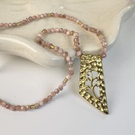 COLLAR RODONITA ENCHAPADO EN ORO
