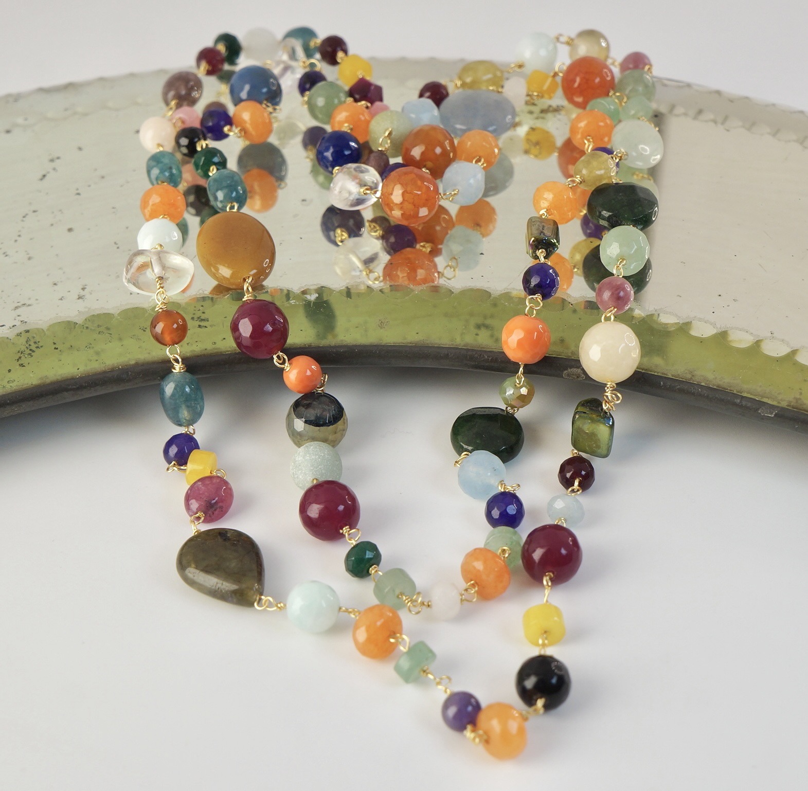 COLLAR MIX PIEDRAS NATURALES ENCHAPADO EN ORO