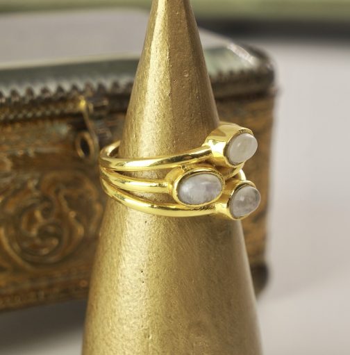 ANILLO TRIPLE BANDA PIEDRA NATURAL OPALO ENCHAPADO EN ORO - Imagen 2