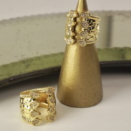 ANILLO TEXRTURA Y MINI CIRCONES ENCHAPADO EN ORO