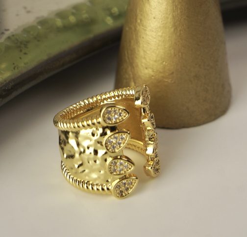 ANILLO TEXRTURA Y MINI CIRCONES ENCHAPADO EN ORO - Imagen 2